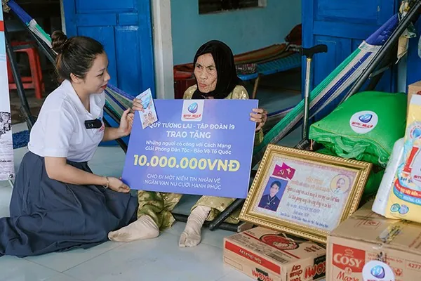 Nhóm hỗ trợ đang giúp đỡ những người gặp vấn đề